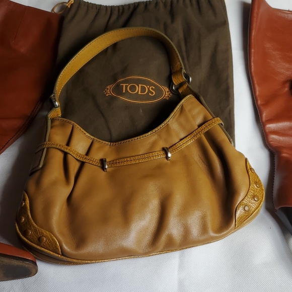 TOD'S Knee Length Boots and Purse - Picture 3 of 13